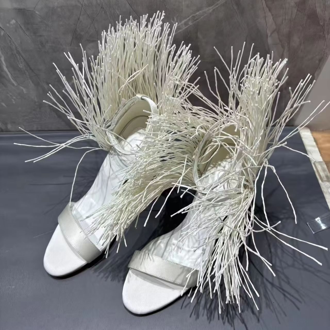 White Leather Women's Sandals  - đánh giá và giá Women'S Shoes Red Bottoms