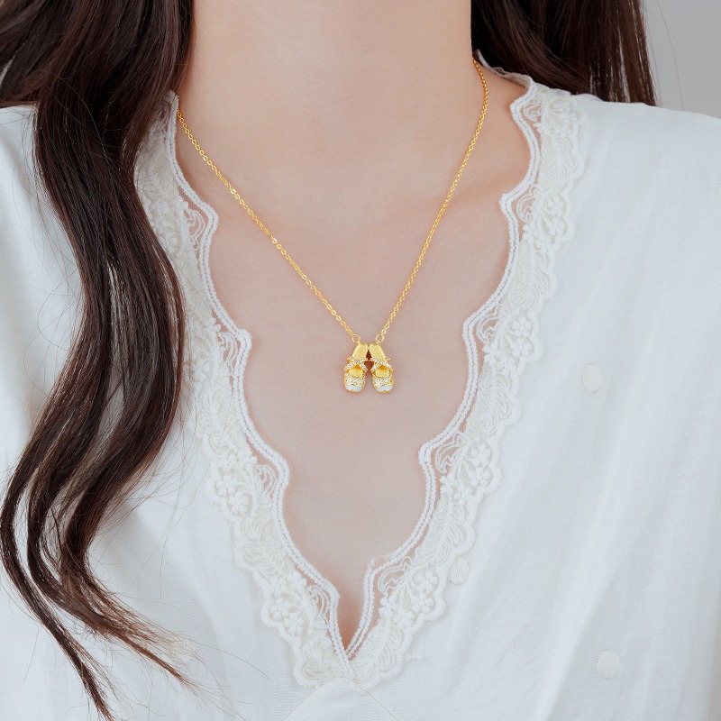 Ballet Shoes Pendant Necklace  - đánh giá và giá Women'S Shoes Paris