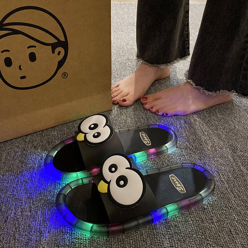 Funny Big Eyes Luminous Slide  - đánh giá và giá Mule Slip On