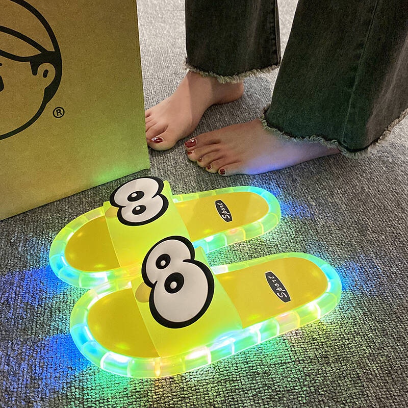 Funny Big Eyes Luminous Slide  - đánh giá và giá Mule Slip On