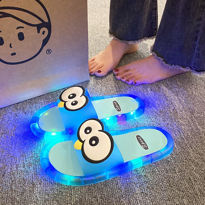 Funny Big Eyes Luminous Slide  - đánh giá và giá Mule Slip On
