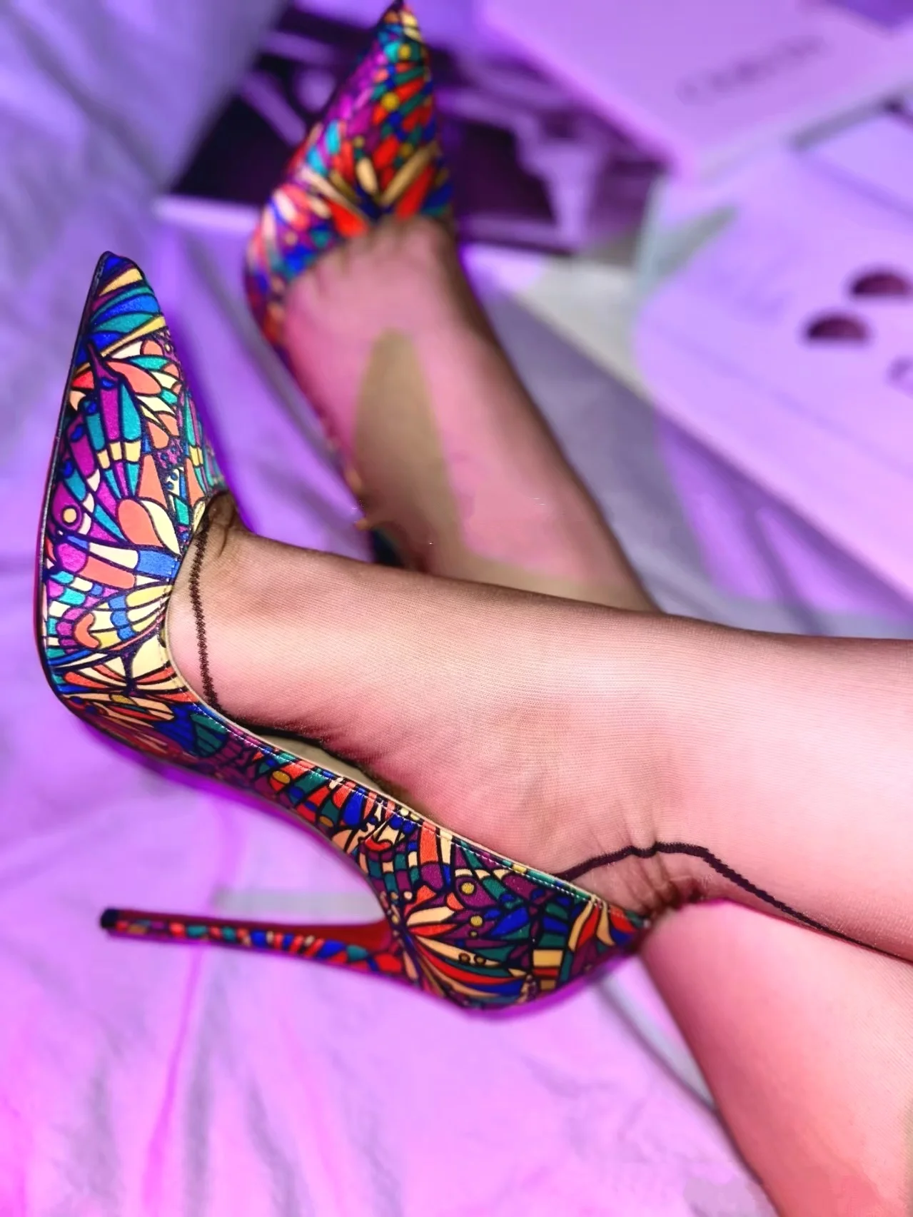 Bright Polka Dot Graffiti Colo - đánh giá và giá Women'S Shoes Red Bottoms